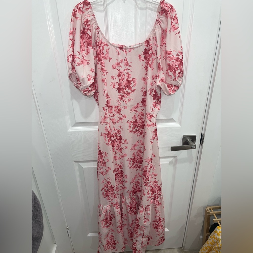 Long dress with puff sleeves.